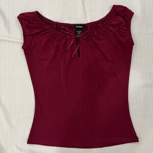 🌹 Ladies Red Top - Size Small